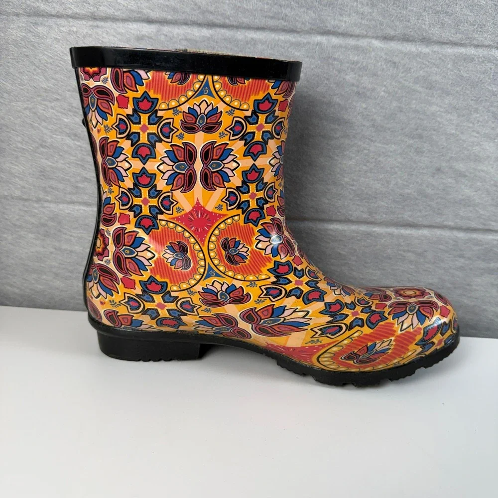 Nomad Womens Size 7 Rain‎ Boots Ankle Mid Calf Floral Print Buckle Black Sole